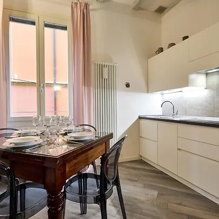 La Torre Lunga -smart Working- 150 M Dalle-from Due Torri-two Towers Apartment *