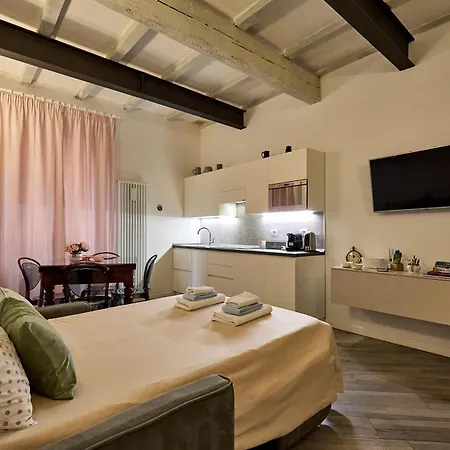 Apartment La Torre Lunga -smart Working- 150 M Dalle-from Due Torri-two Towers