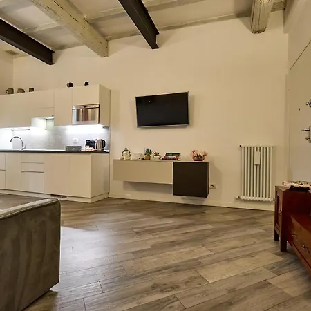 Apartment La Torre Lunga -smart Working- 150 M Dalle-from Due Torri-two Towers *