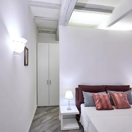 Apartment La Torre Lunga -smart Working- 150 M Dalle-from Due Torri-two Towers *